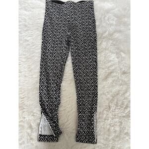Lysse women's sz. M blk & white design bottom zipper pants. Pretty, comfortable
